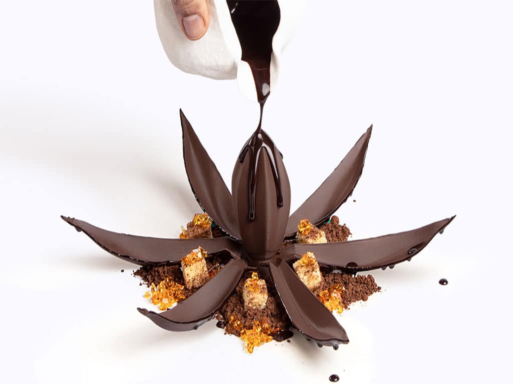 استودیوی مونا لیزا به سرآشپزها کمک می کند تا طرح های سه بعدی با شکلات ایجاد کنند
